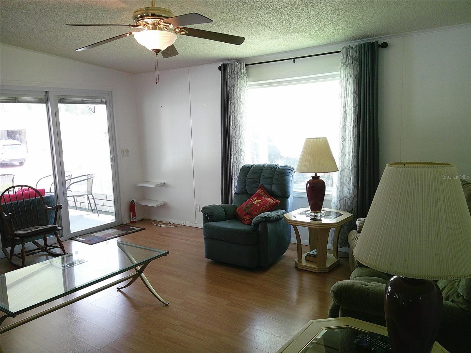 Manufactured Home at 3205 HICKORY DR, WESLEY CHAPEL, photo 5 of 45