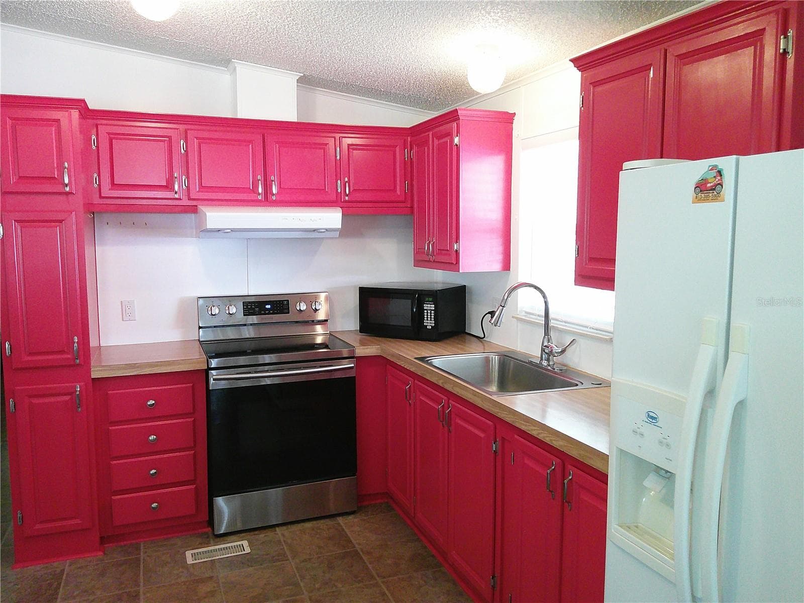 Manufactured Home at 3205 HICKORY DR, WESLEY CHAPEL, photo 6 of 45