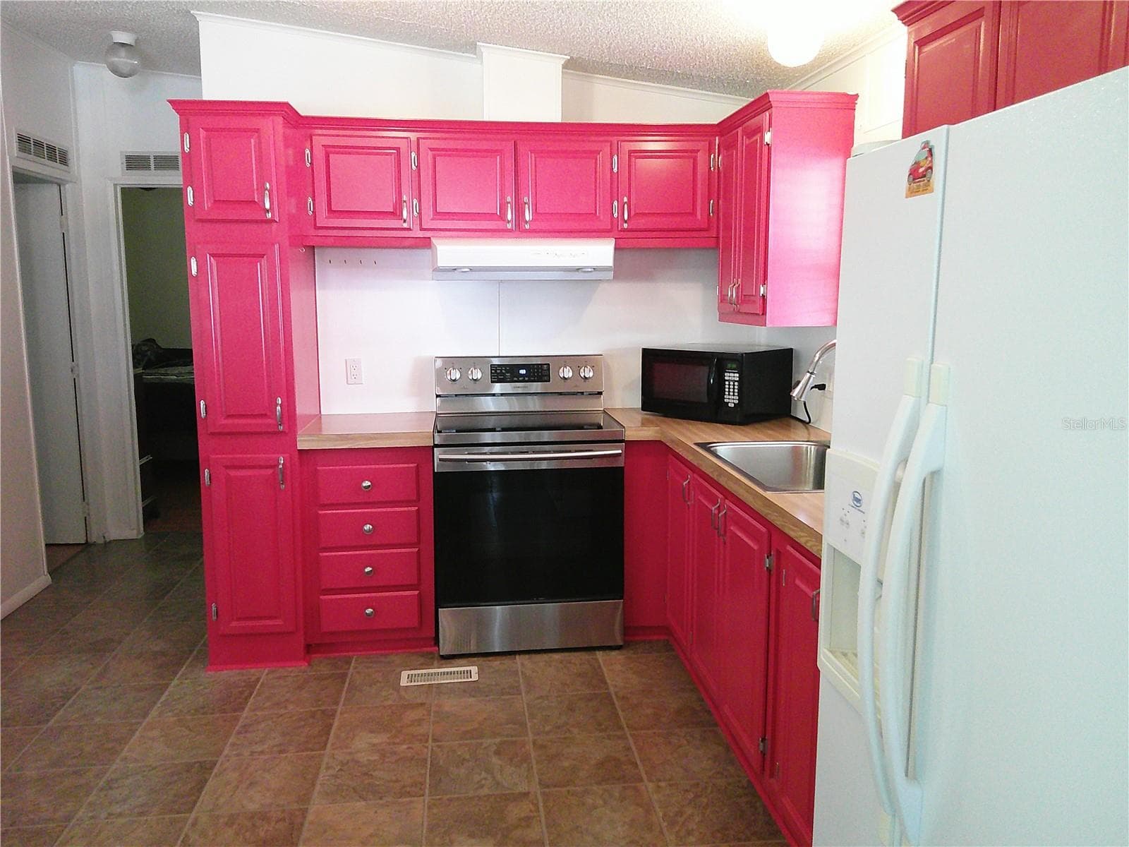Manufactured Home at 3205 HICKORY DR, WESLEY CHAPEL, photo 7 of 45