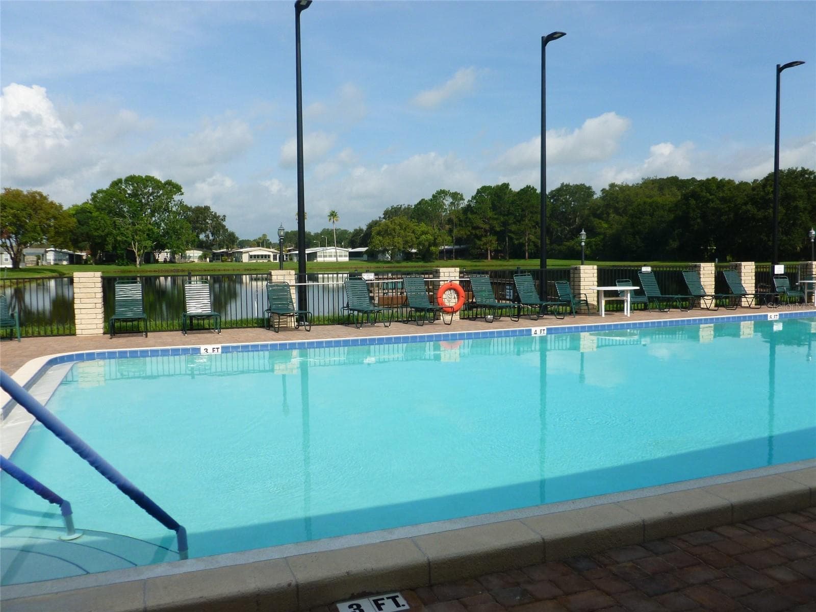 Manufactured Home at 3205 HICKORY DR, WESLEY CHAPEL, photo 37 of 45