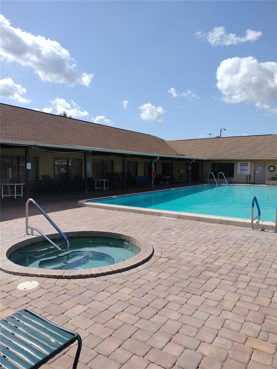 Manufactured Home at 3205 HICKORY DR, WESLEY CHAPEL, photo 38 of 45