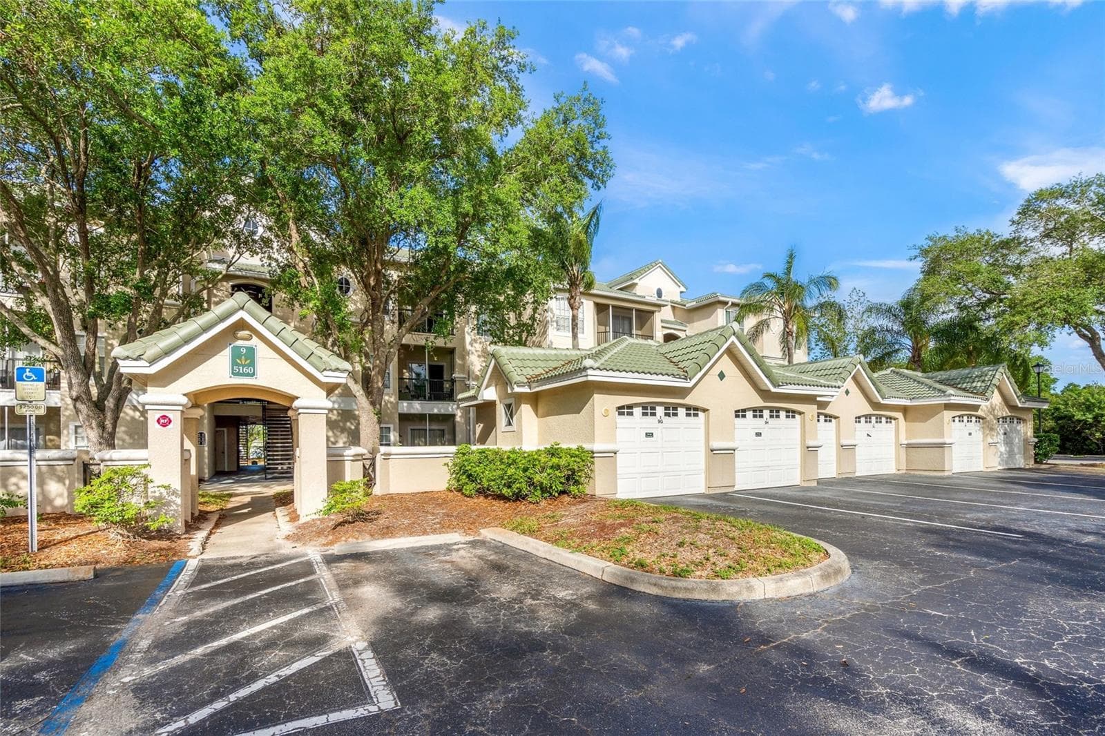 5160 NORTHRIDGE RD #302