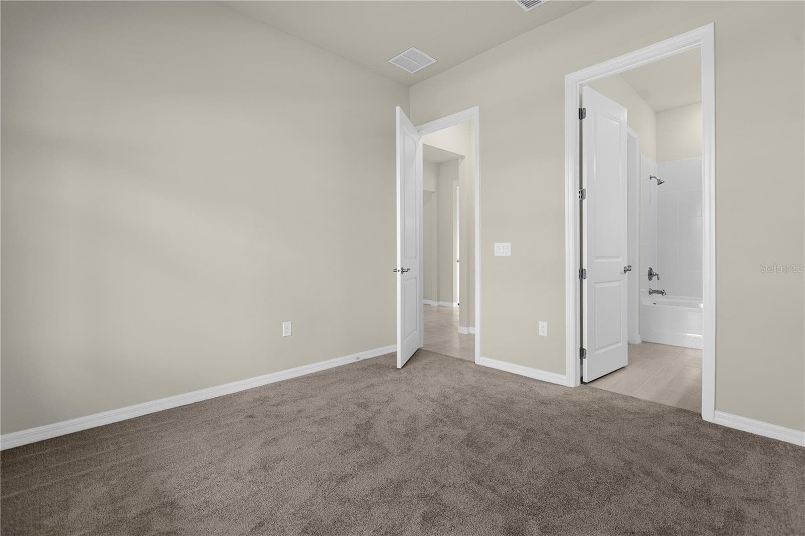 Ensuite Bedroom First Floor - 10411 PARK ESTATES AVENUE, ORLANDO