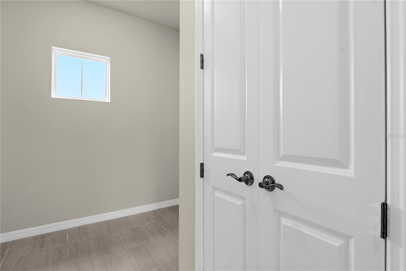 Laundry with closet - 10411 PARK ESTATES AVENUE, ORLANDO