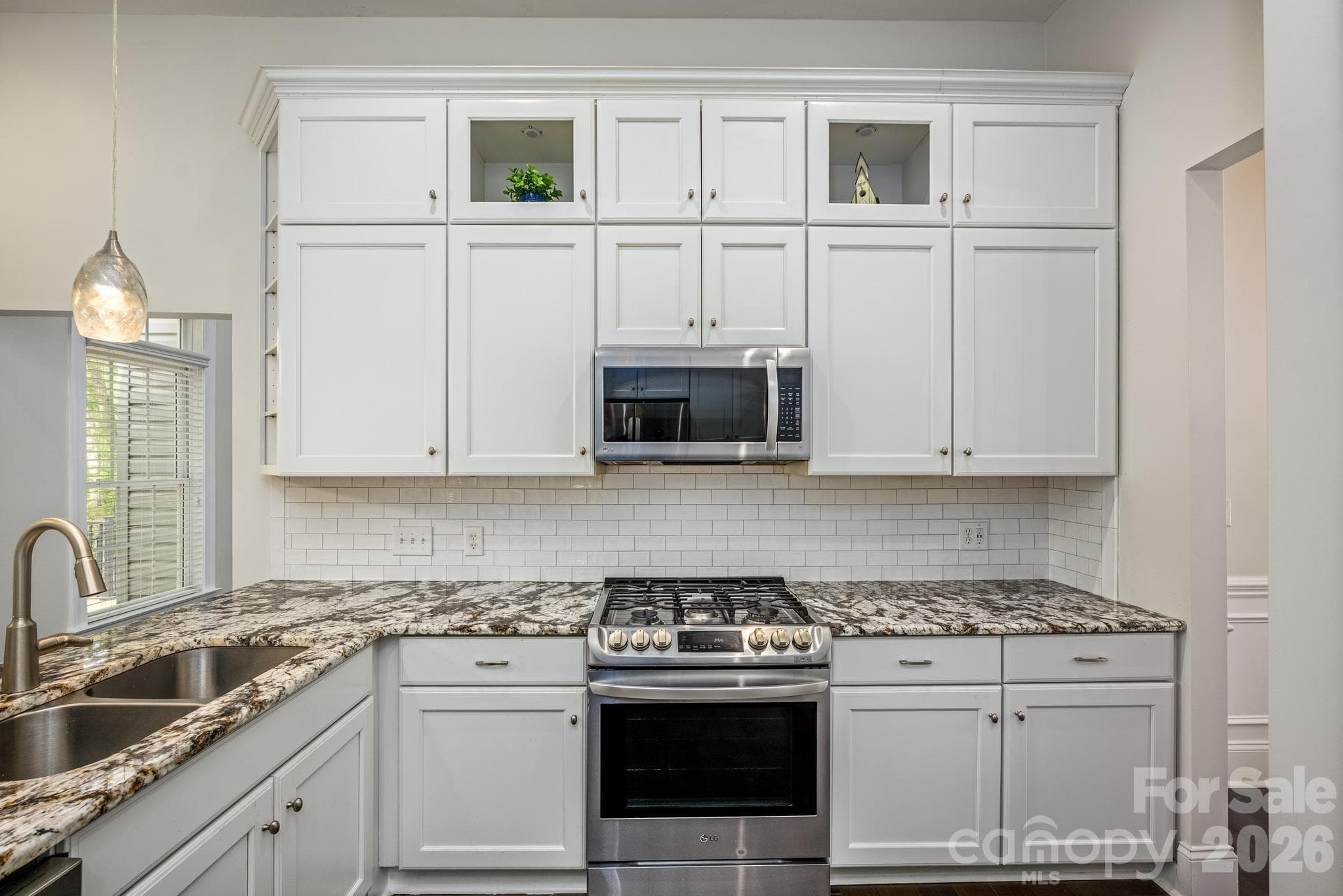 Gourmet Kitchen w/Gas Stove - Denver