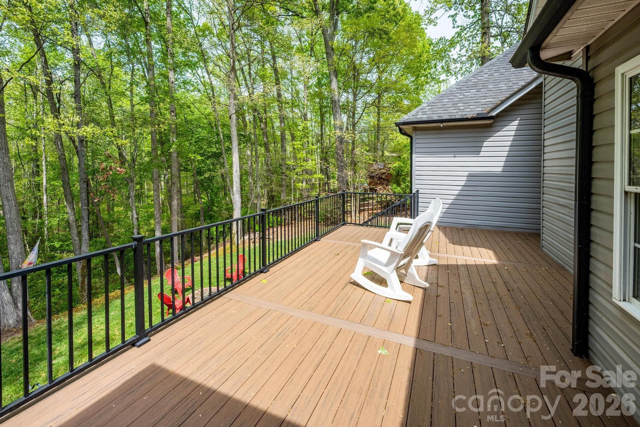 Newly Expanded Deck Overlooking Private Backyard - Denver