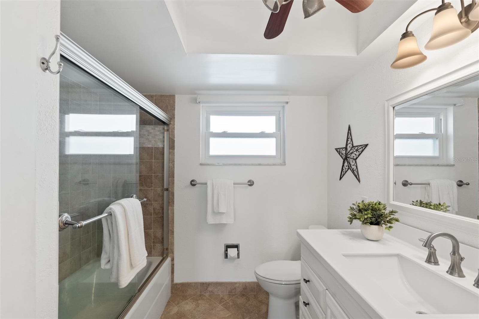 Ensuite Bath with Tub/Shower - 5130 BRITTANY DR S #505, ST PETERSBURG