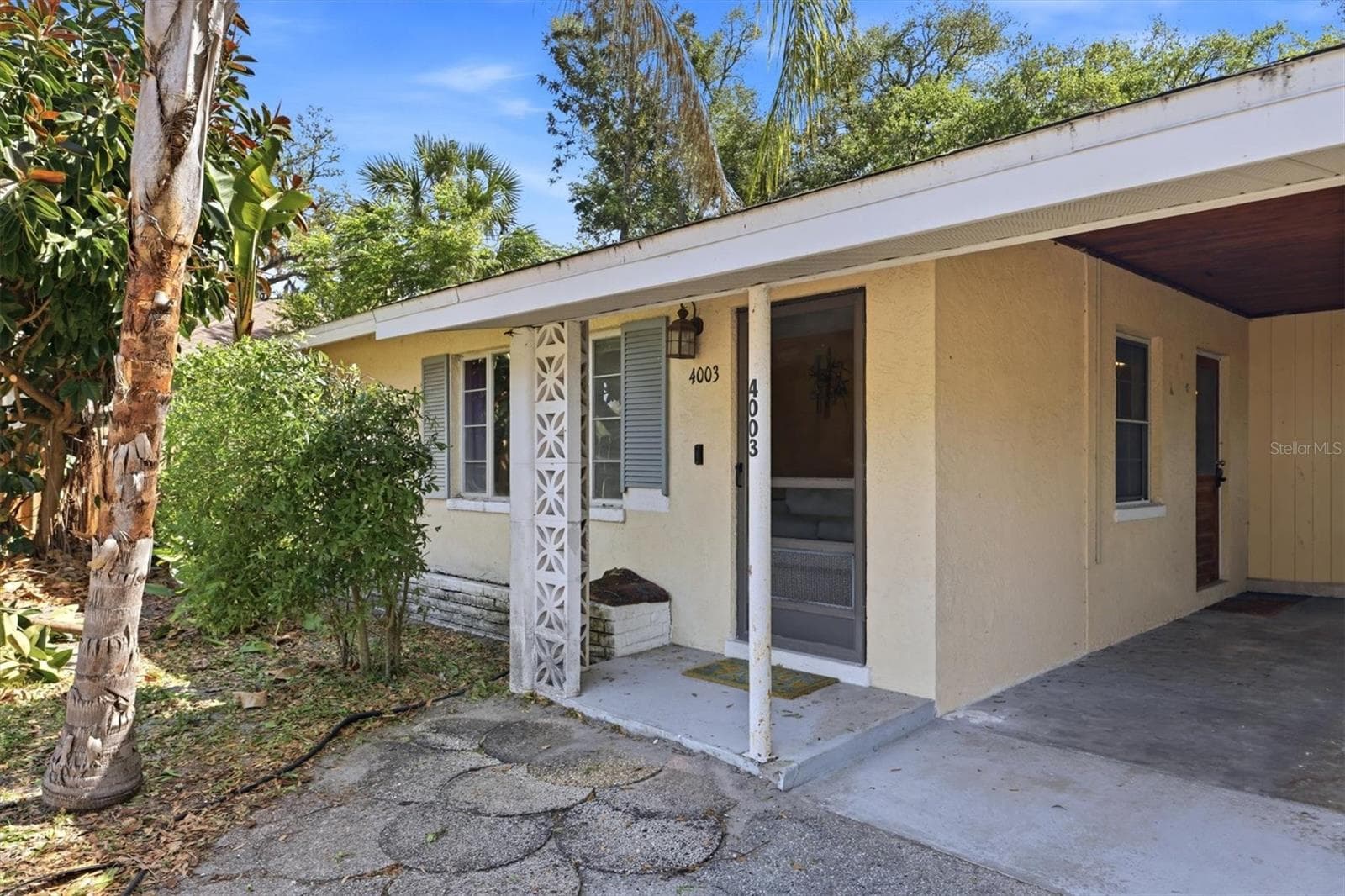 Walkway to the front door - 4003 BOOTH PL, SARASOTA