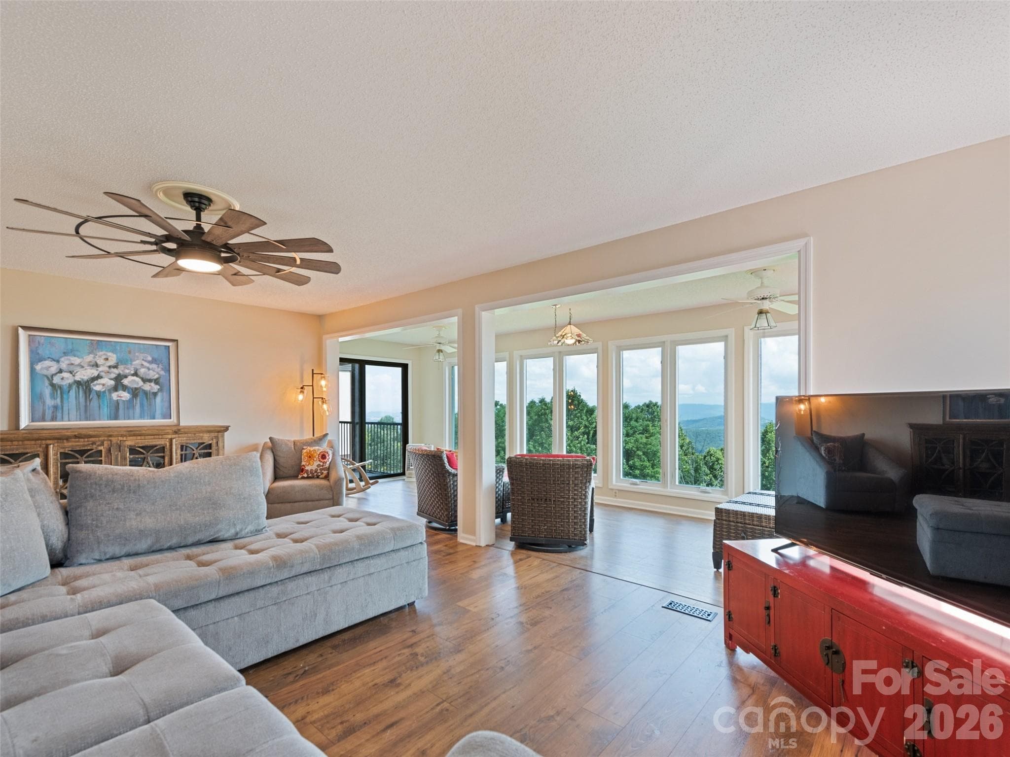 Wide-Open Condo, BIG VIEWS - Hendersonville
