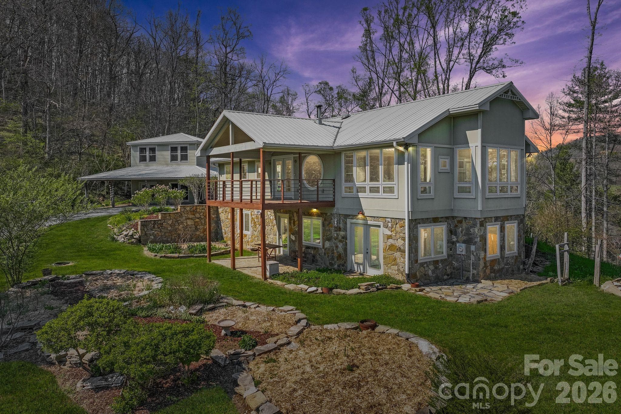 At twilight - 310 Burr Ridge, Marshall