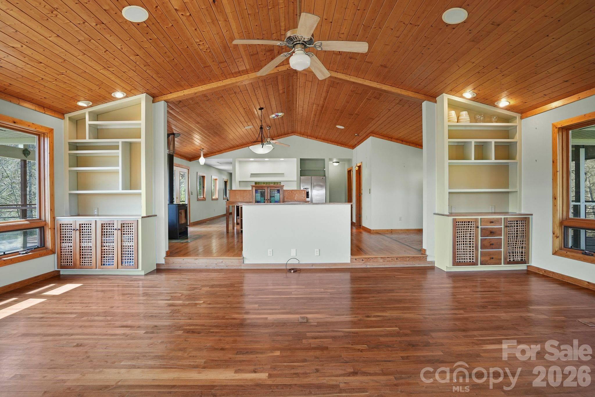 Living area w/builtins fully open to kitchen - 310 Burr Ridge, Marshall