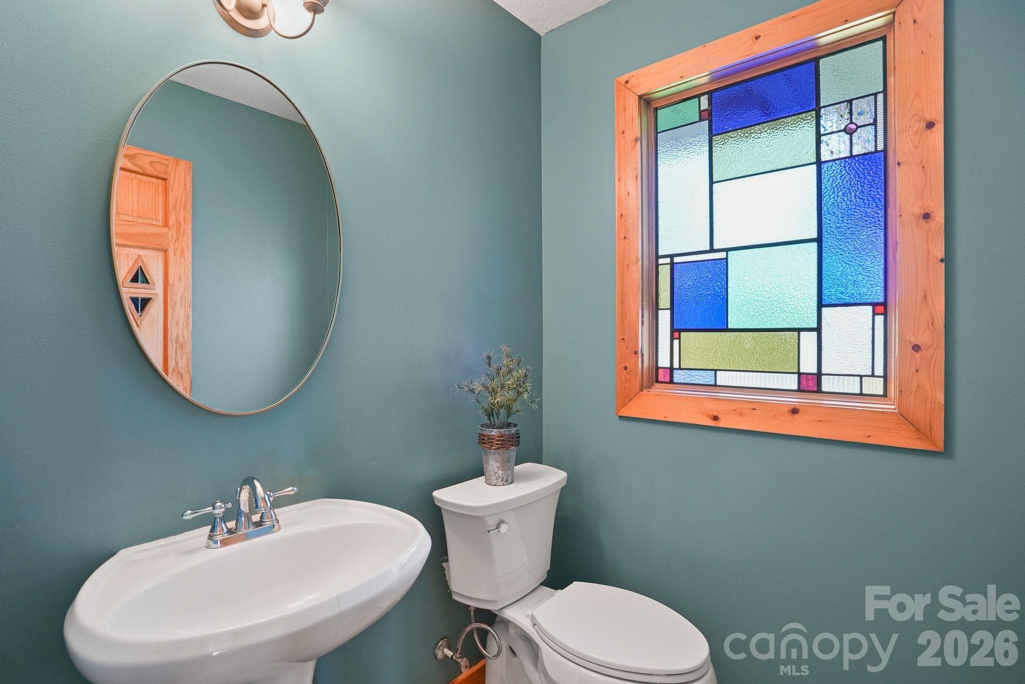 Half bathroom - 310 Burr Ridge, Marshall