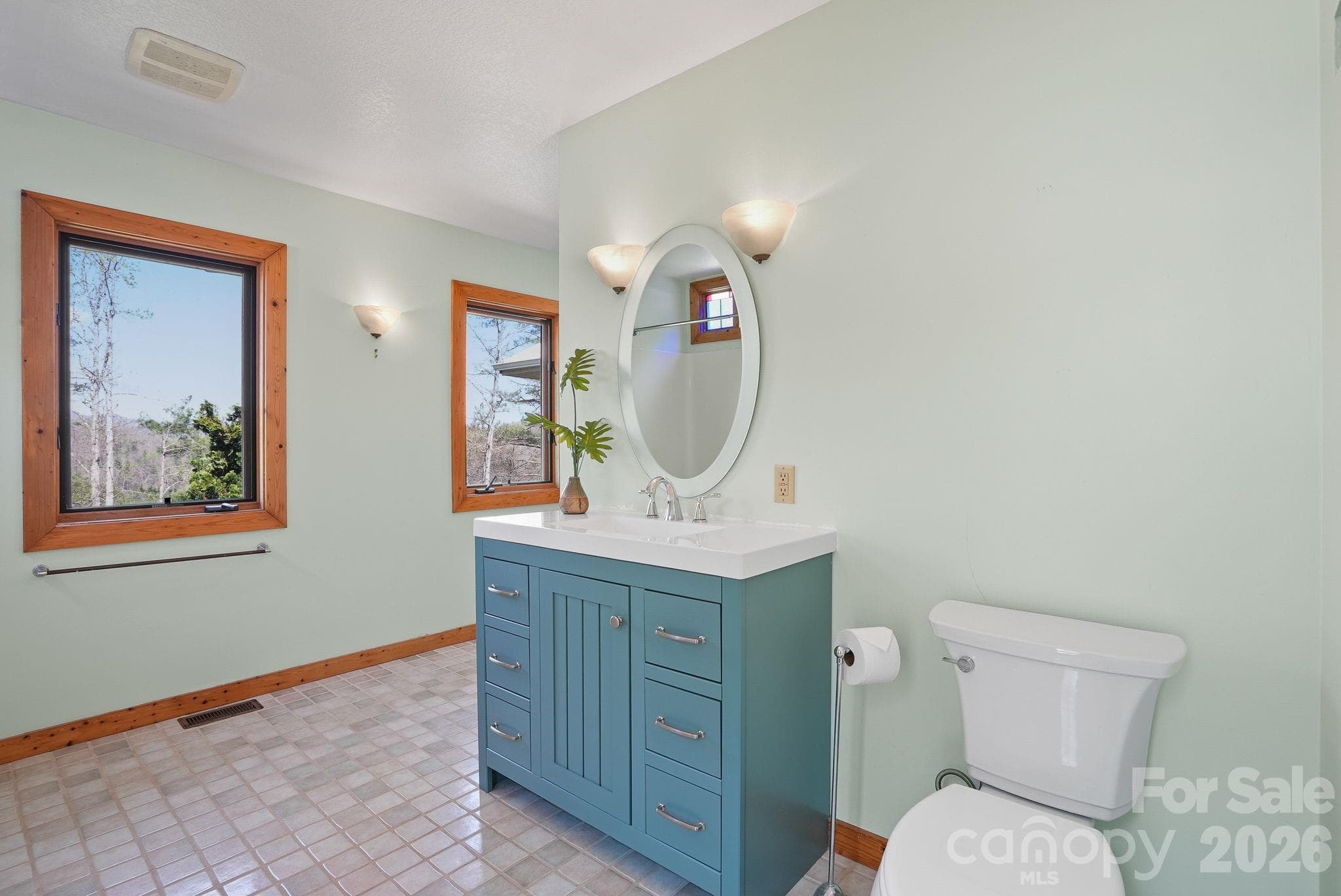 Primary bathroom - 310 Burr Ridge, Marshall