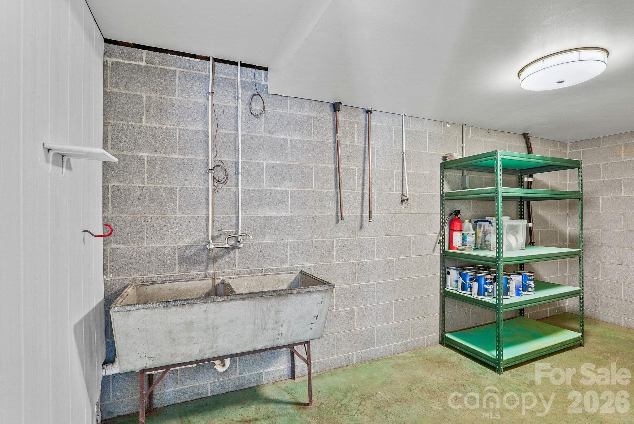 Utility room - 310 Burr Ridge, Marshall
