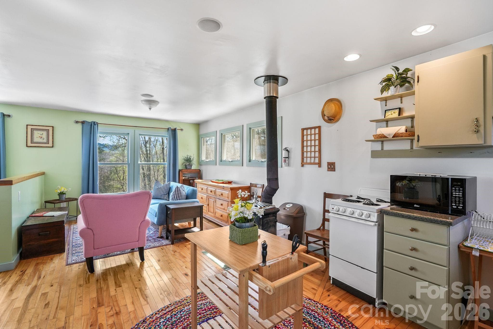 Carriage housew/upper studio being sold furnished - 310 Burr Ridge, Marshall