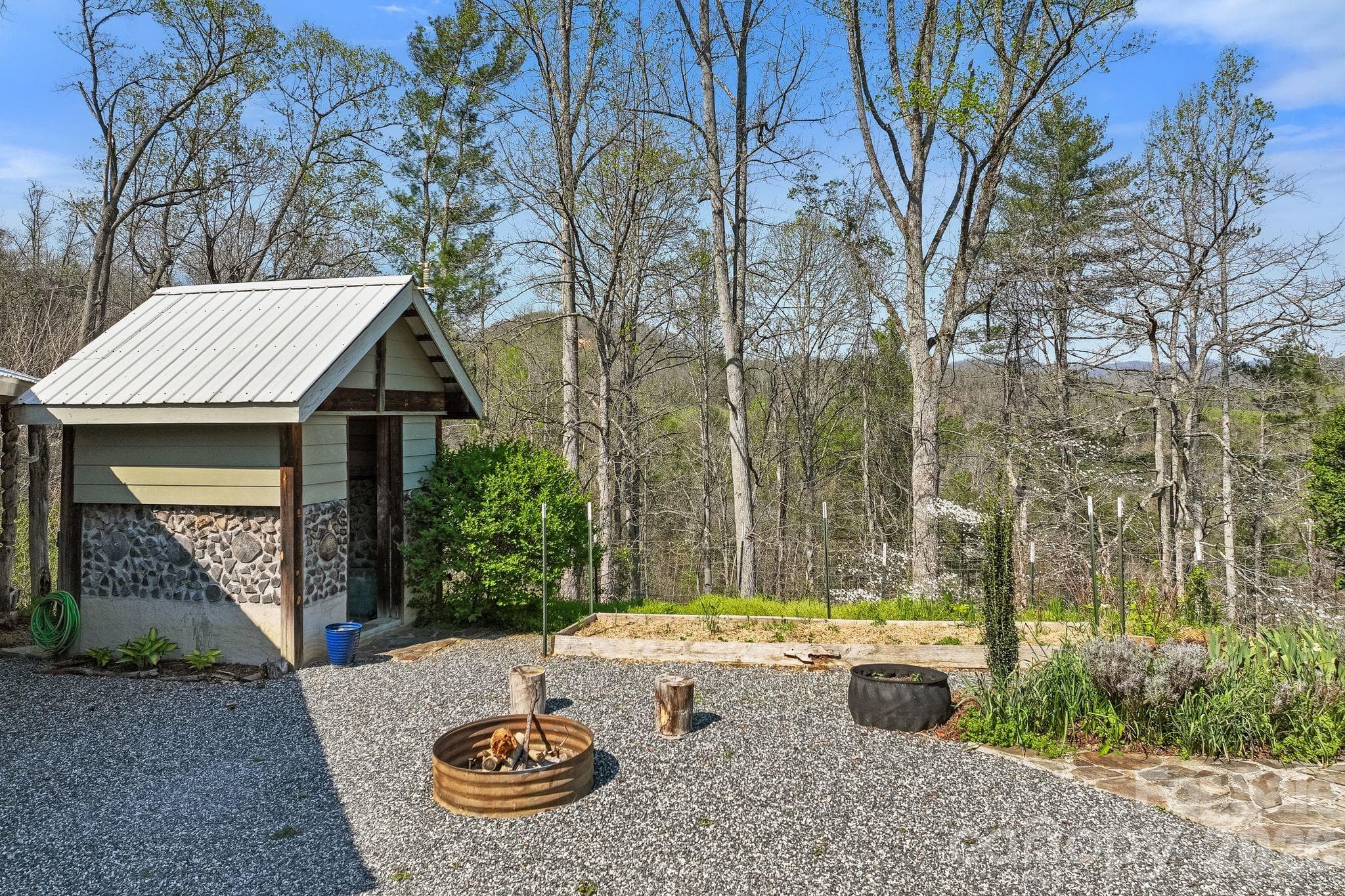 Pump house - 310 Burr Ridge, Marshall