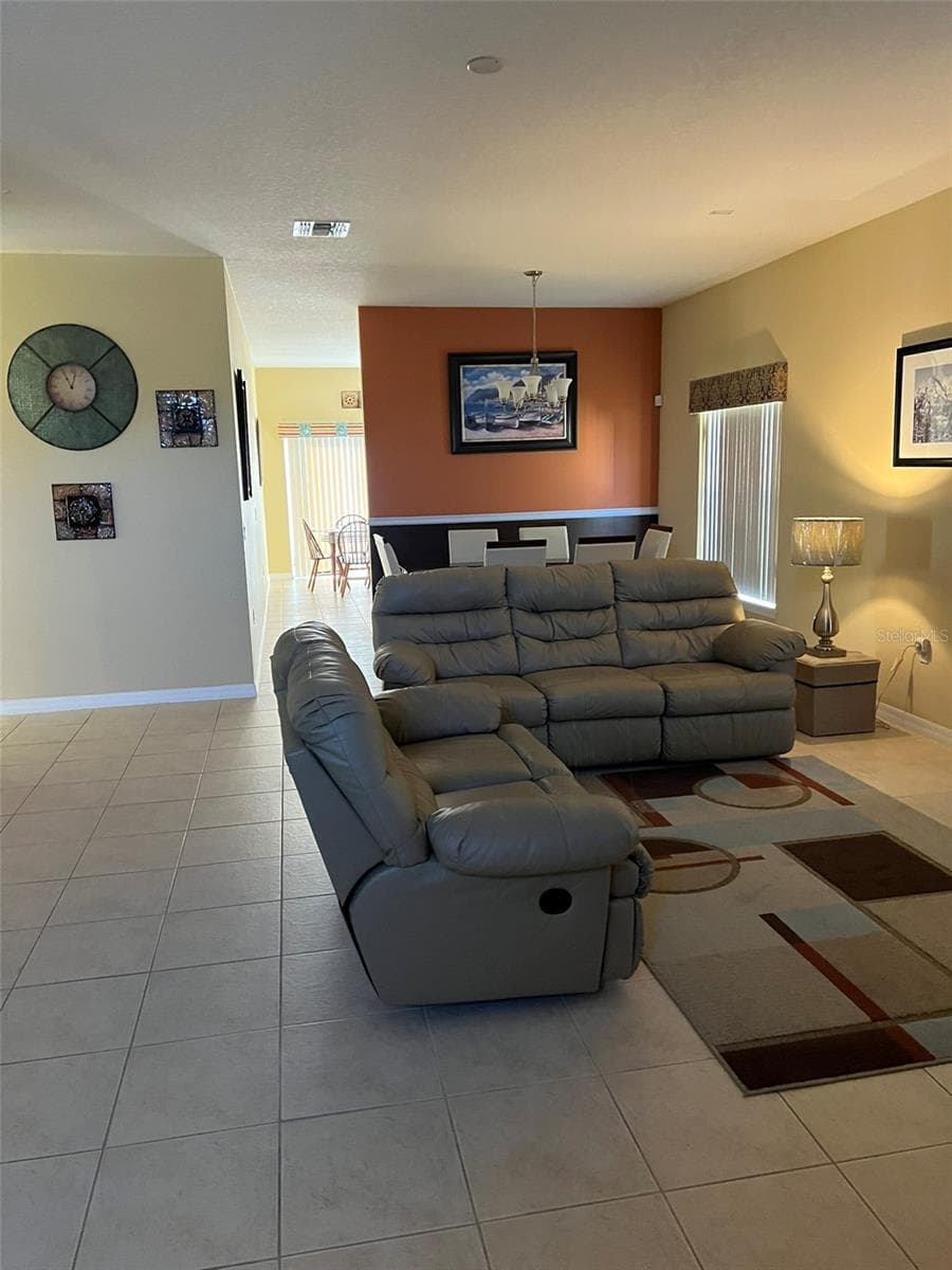 Single Family Residence at 948 HACIENDA CIR, KISSIMMEE, photo 3 of 20