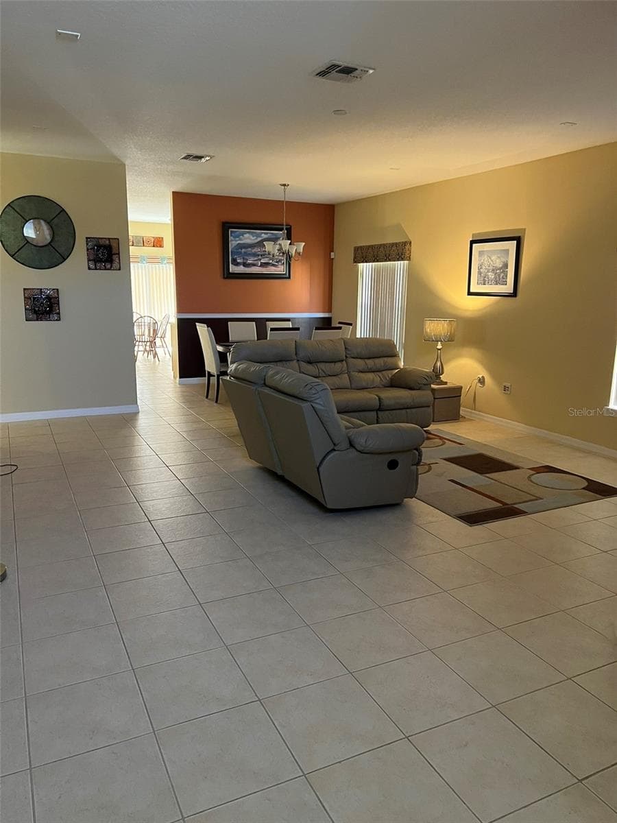 Single Family Residence at 948 HACIENDA CIR, KISSIMMEE, photo 4 of 20