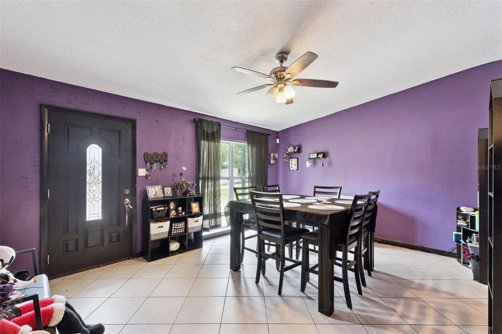 Living Room showing entry door - 6204 OAKCREST CIR, ORLANDO