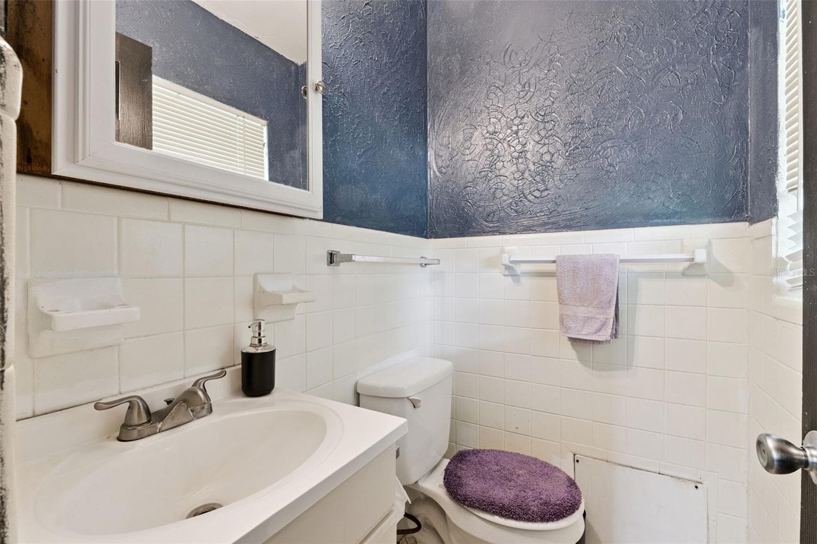 Primary Suite Bathroom - 6204 OAKCREST CIR, ORLANDO