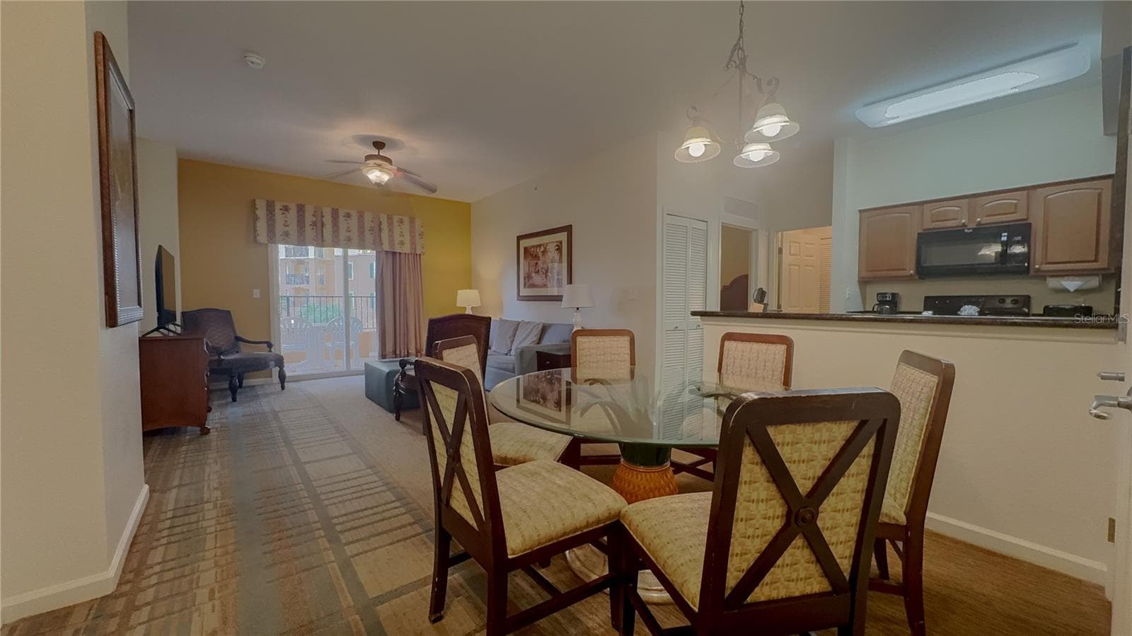 dining/living Combo - 8125 RESORT VILLAGE DR #5304, ORLANDO