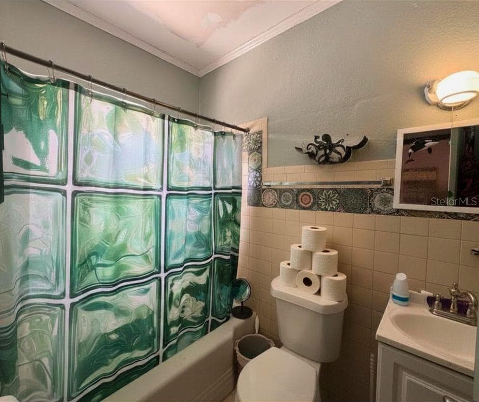 In-law bathroom - 223 N MONROE AVE, ARCADIA