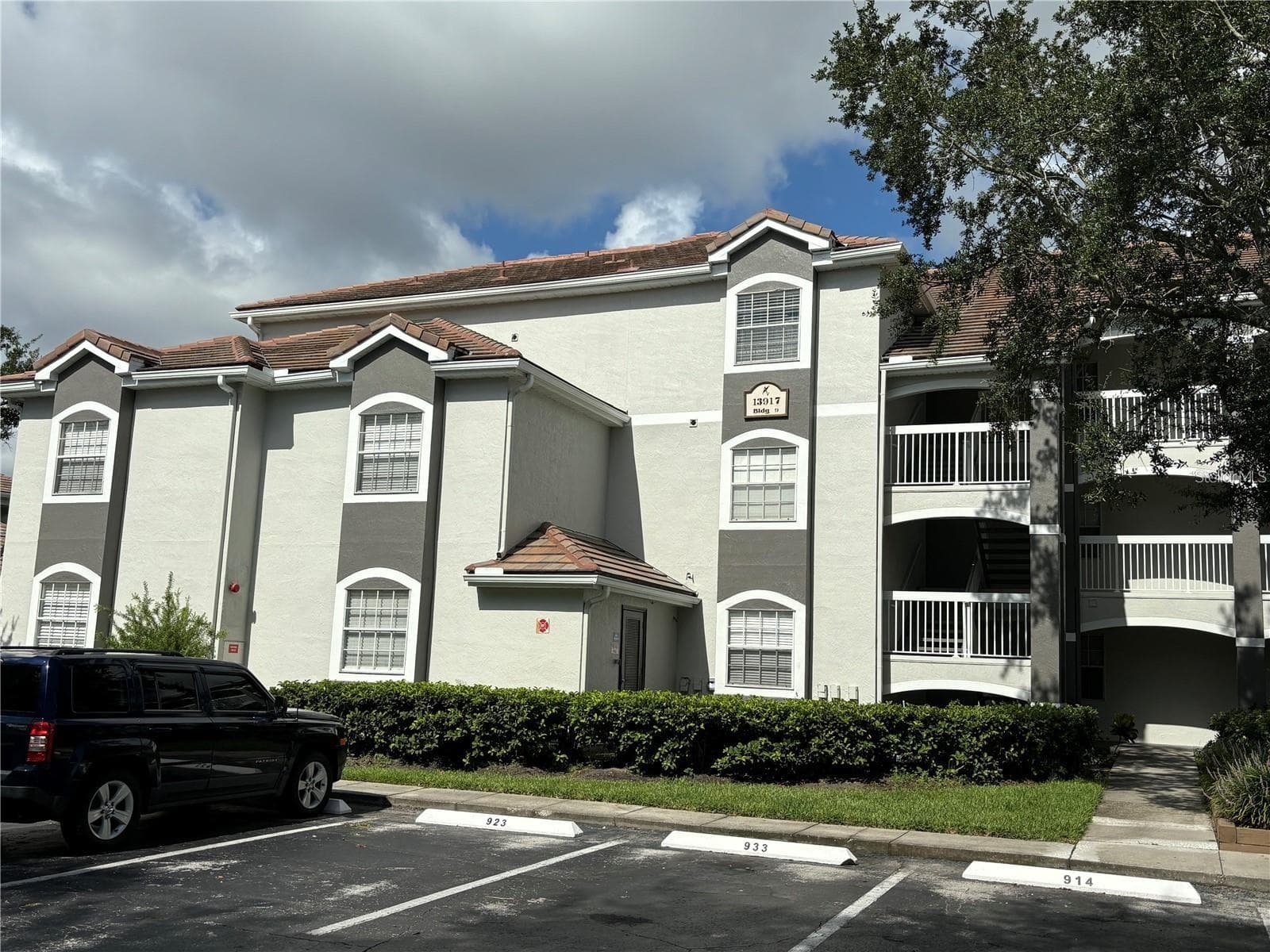 13917 FAIRWAY ISLAND DR #917