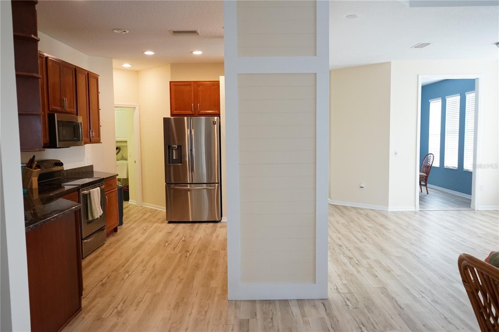 enter into living and kitchen area - 201 SUNSET CREST CT, APOLLO BEACH