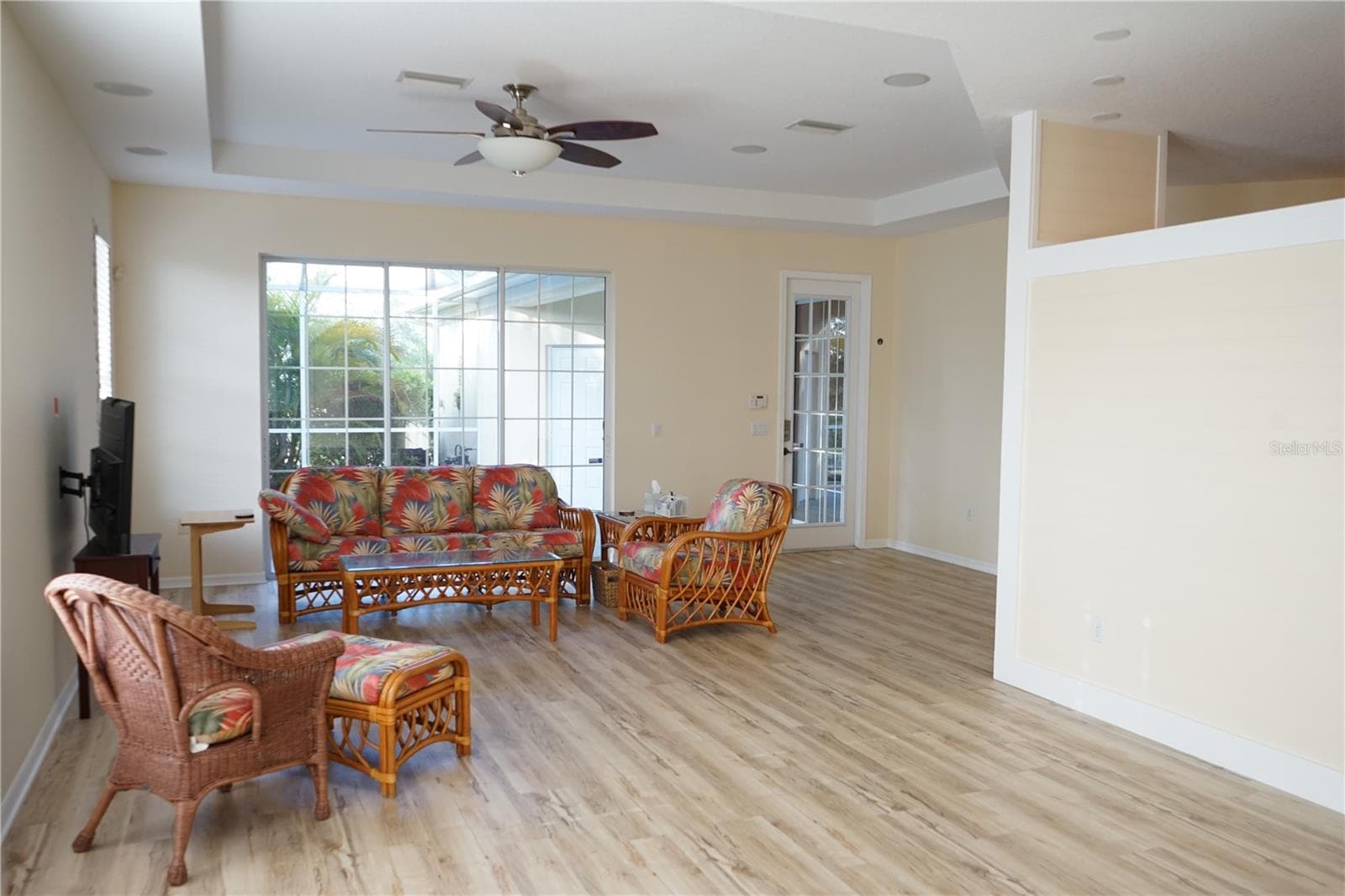 entry is the far glass door - 201 SUNSET CREST CT, APOLLO BEACH