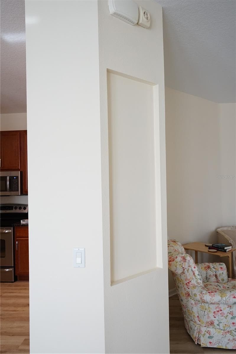 niche for artwork by kitchen - 201 SUNSET CREST CT, APOLLO BEACH