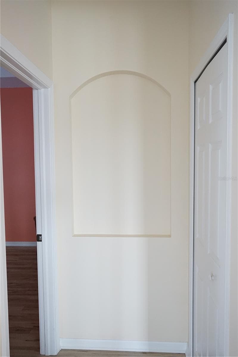 niche for artwork - 201 SUNSET CREST CT, APOLLO BEACH