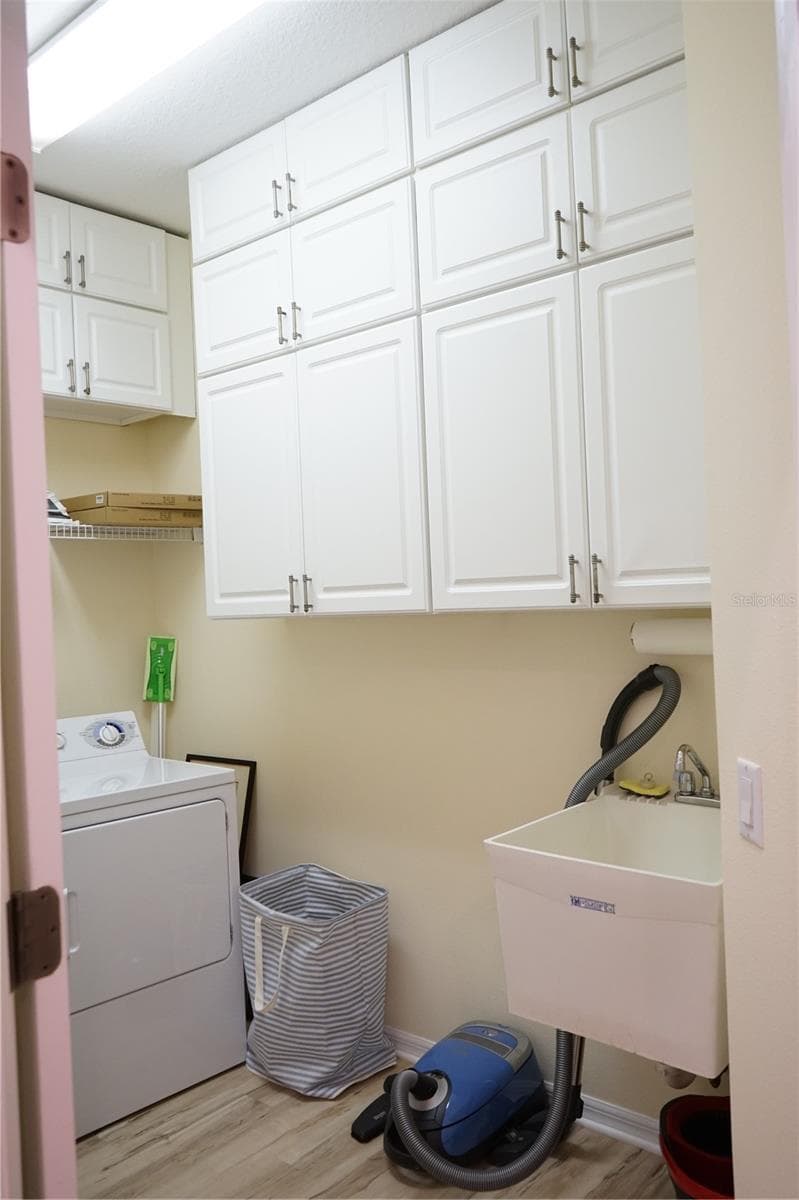 lots of cabinets - 201 SUNSET CREST CT, APOLLO BEACH