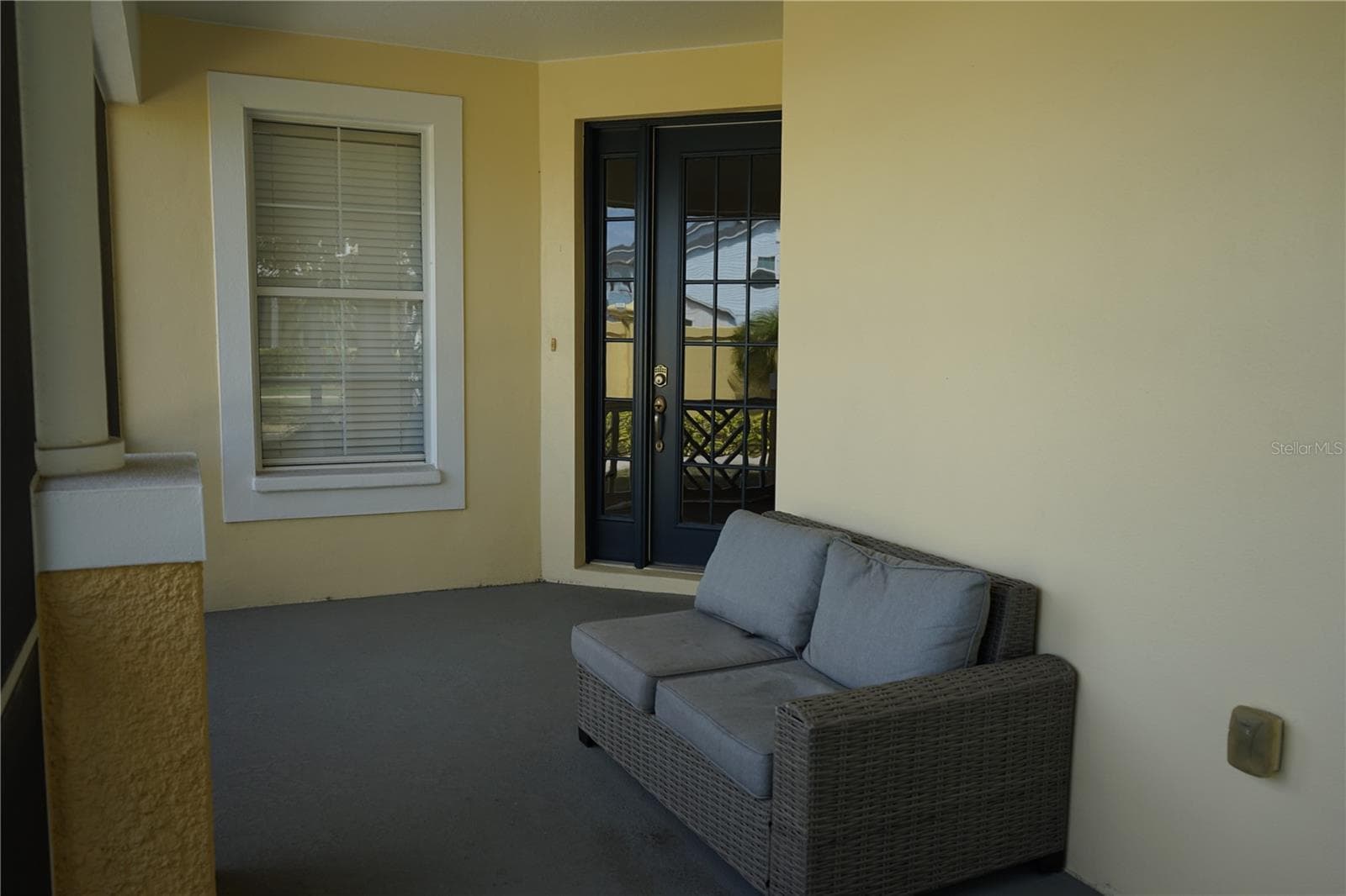 front lanai to front door - 201 SUNSET CREST CT, APOLLO BEACH