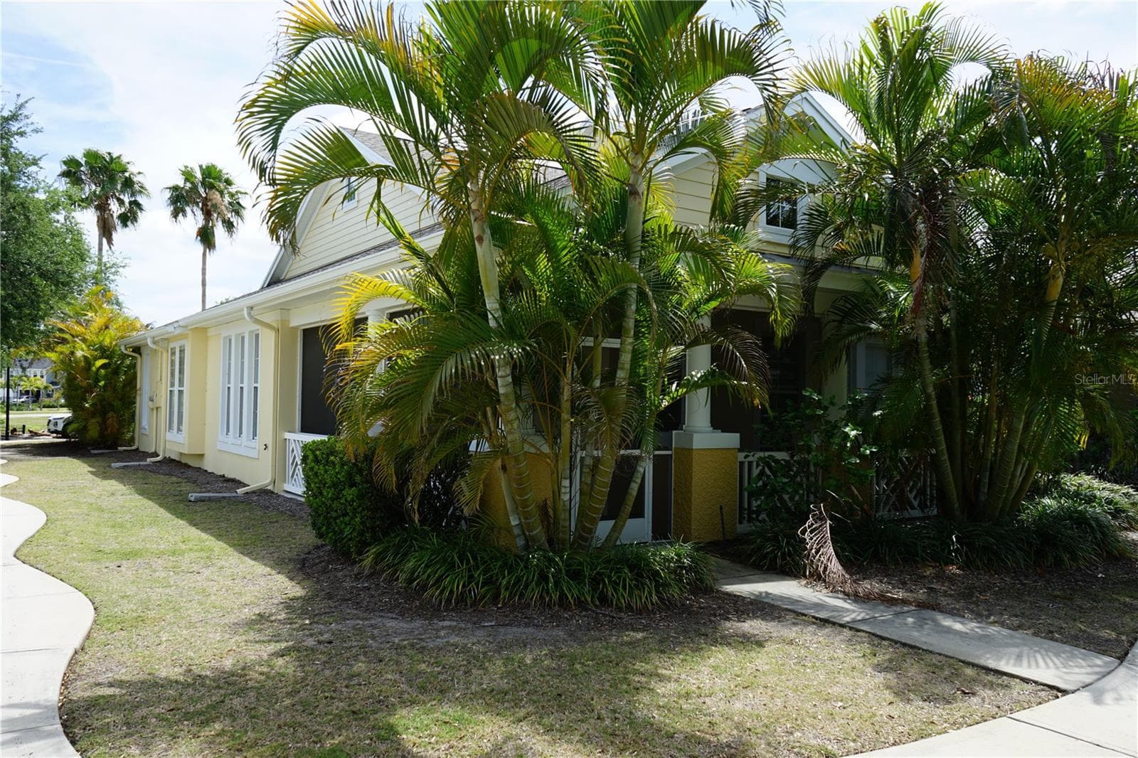 front left side - 201 SUNSET CREST CT, APOLLO BEACH