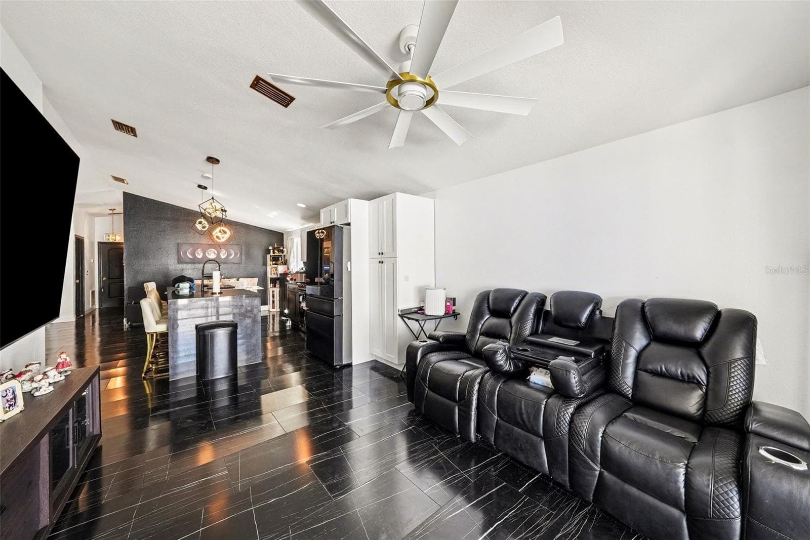 Single Family Residence at 10119 CHIMNEY HILL CT, TAMPA, photo 6 of 34