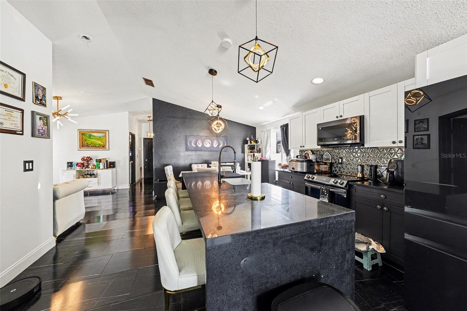Single Family Residence at 10119 CHIMNEY HILL CT, TAMPA, photo 10 of 34