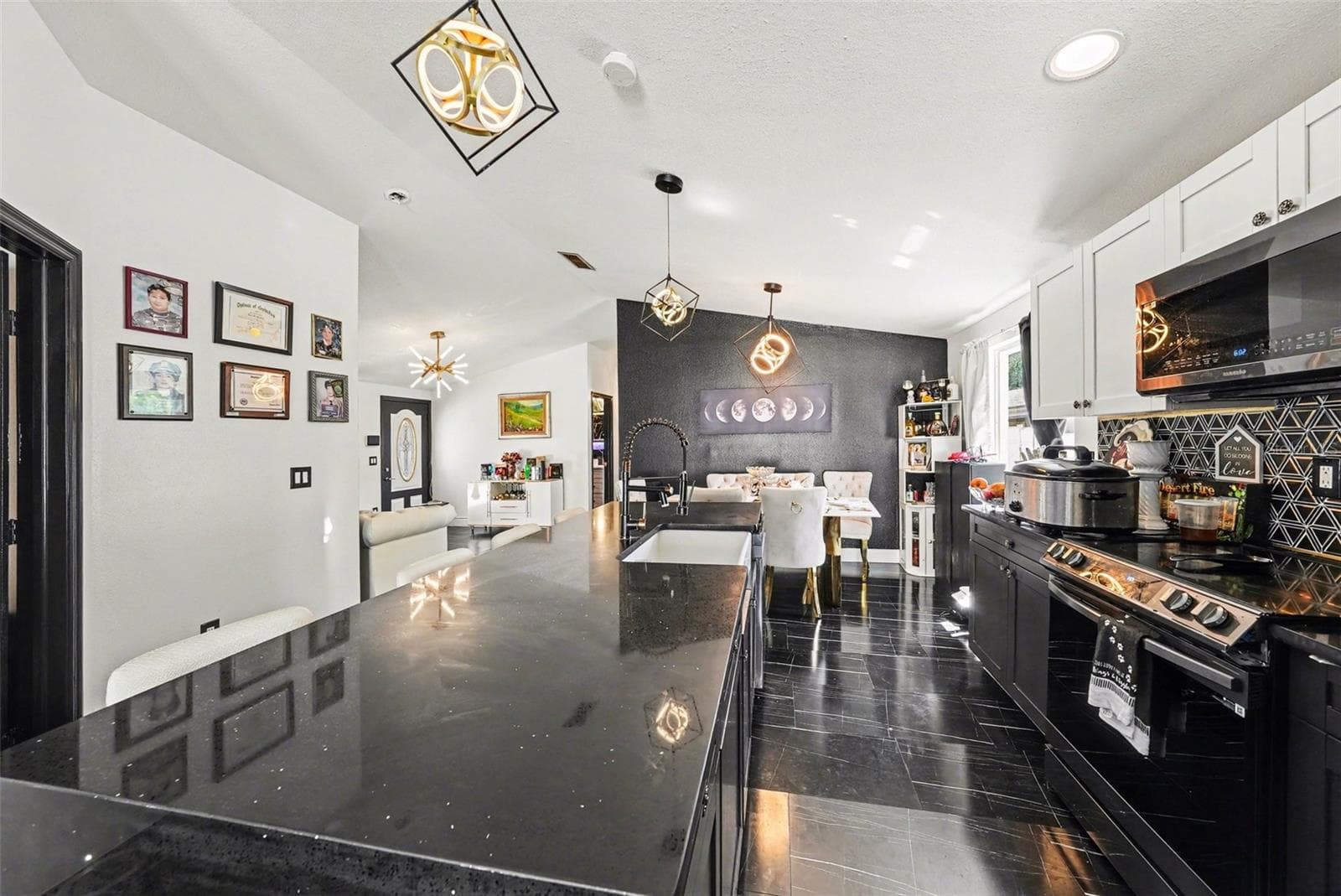 Single Family Residence at 10119 CHIMNEY HILL CT, TAMPA, photo 11 of 34