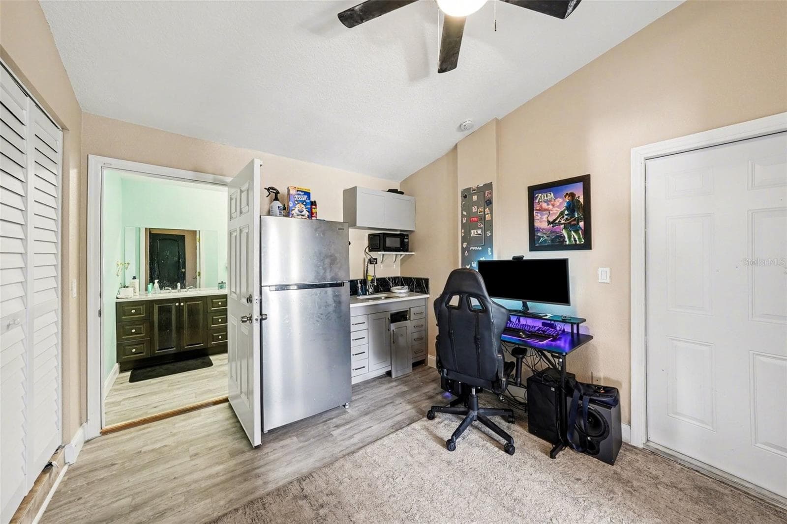 Single Family Residence at 10119 CHIMNEY HILL CT, TAMPA, photo 16 of 34