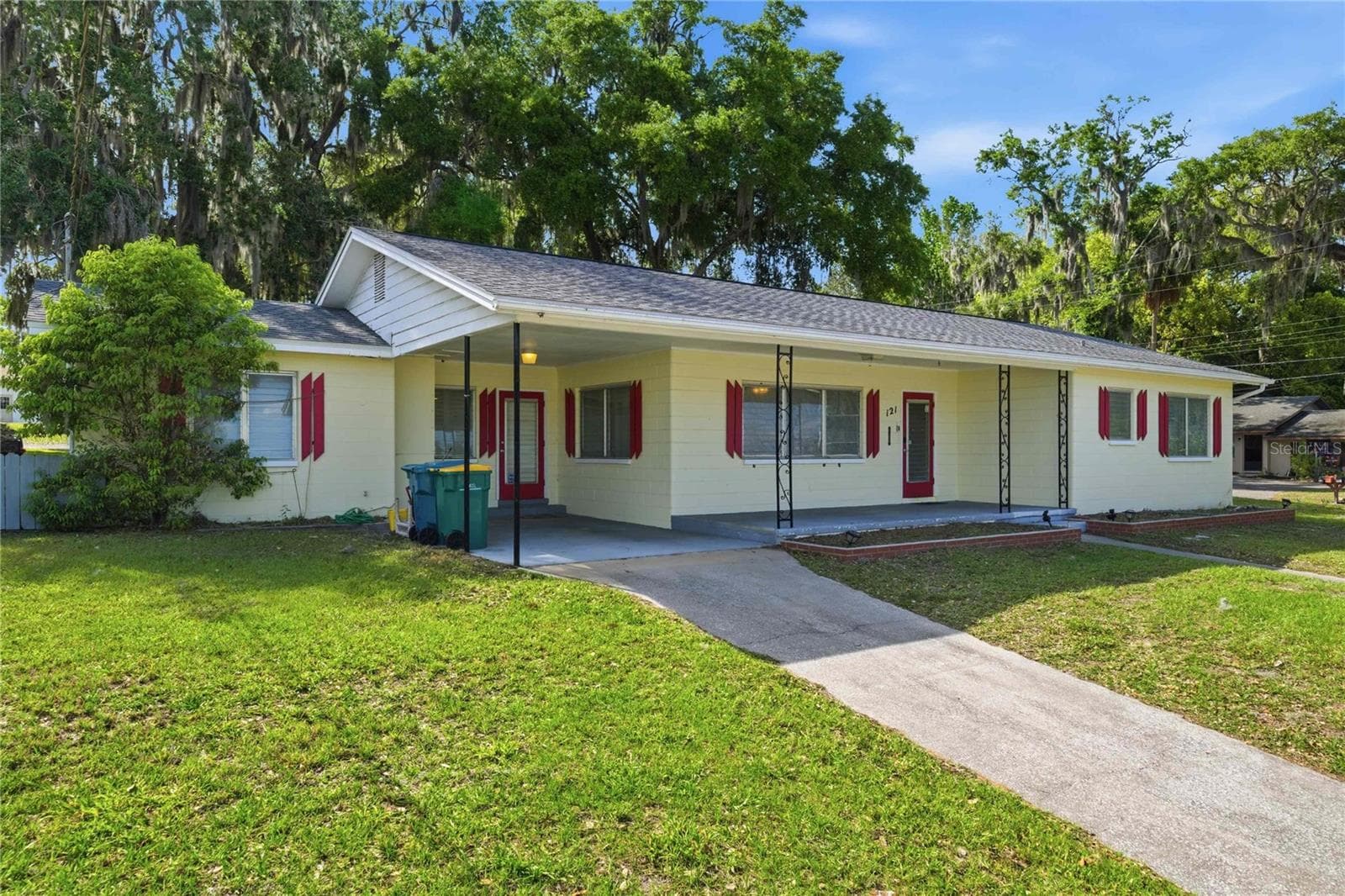 121 N SEMINOLE AVE