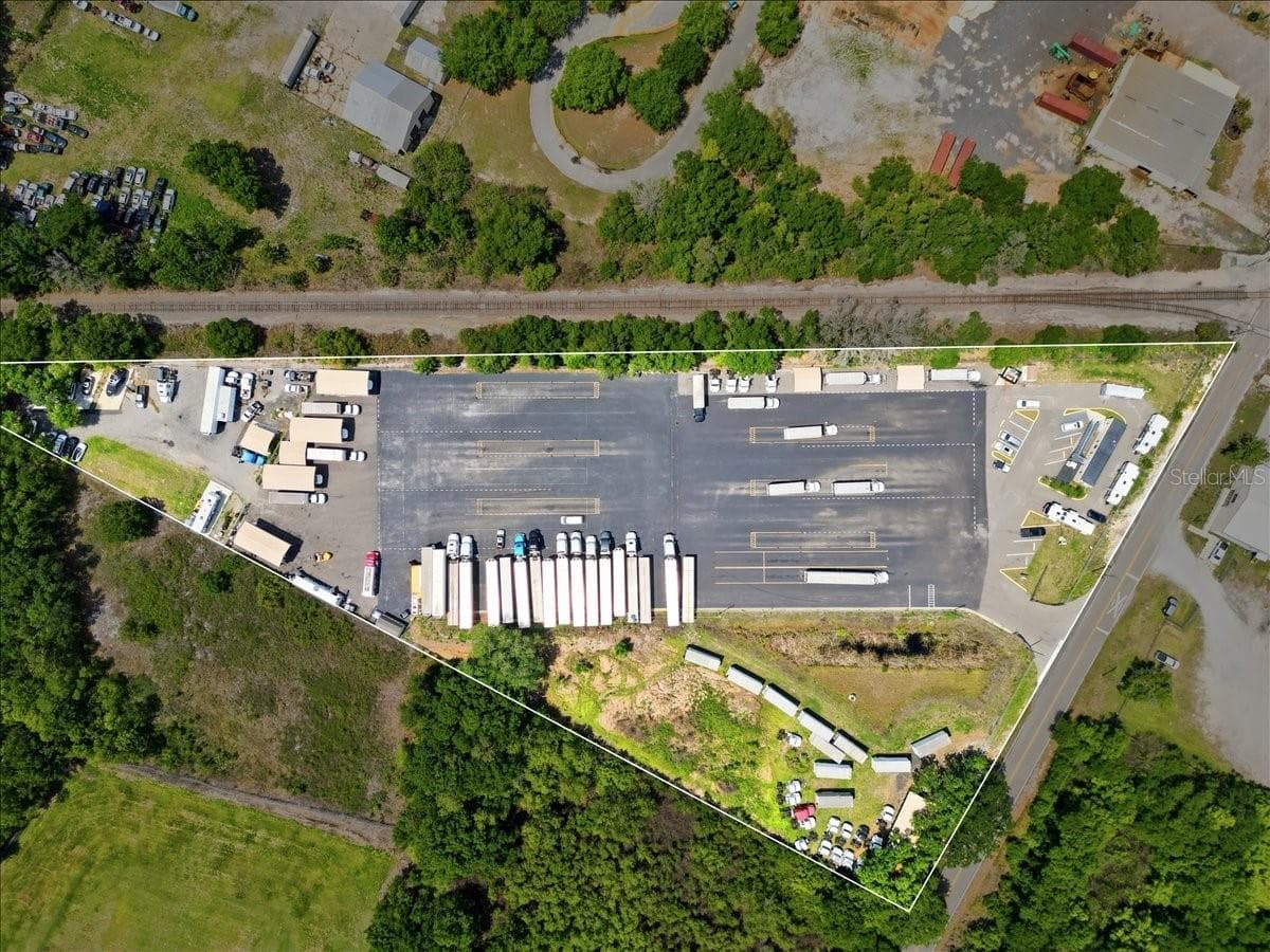 100 S AIRPORT RD