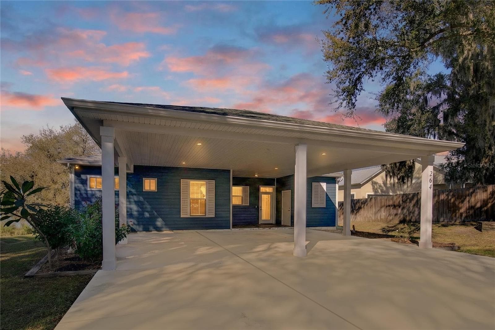 Single Family Residence at 264 S CENTRAL AVE, UMATILLA, photo 2 of 42