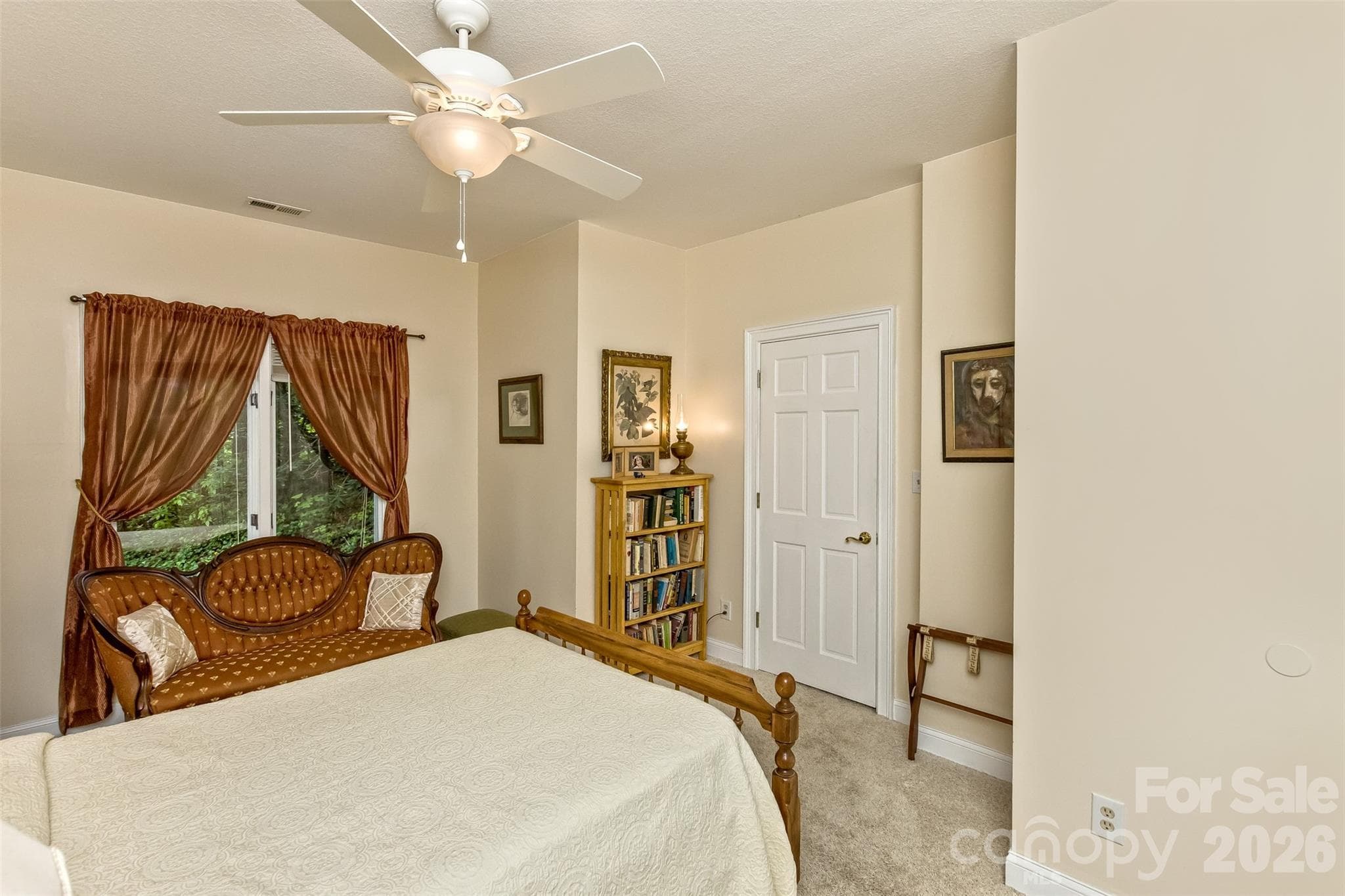Walk In Closet in Bedroom 3 - 25 Windsong Drive, Fairview
