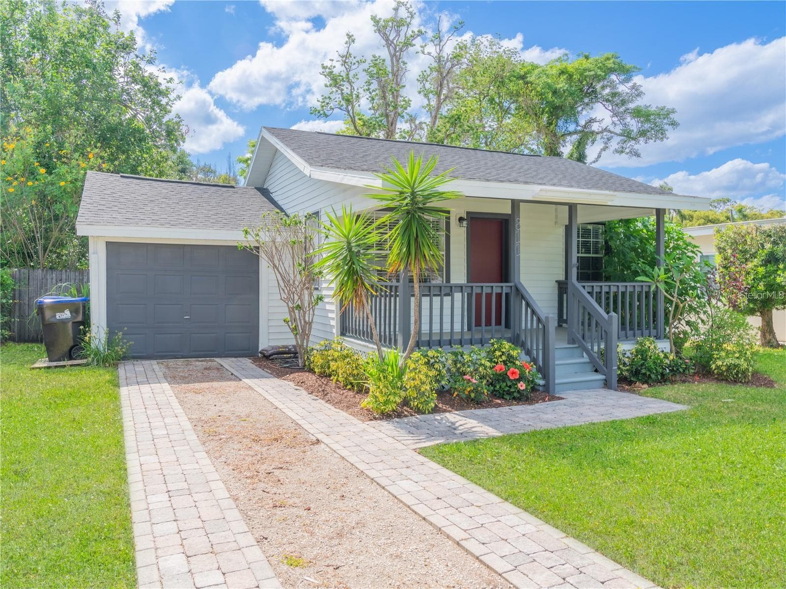 Single Family Residence at 811 OVERSPIN DR, WINTER PARK, photo 2 of 9