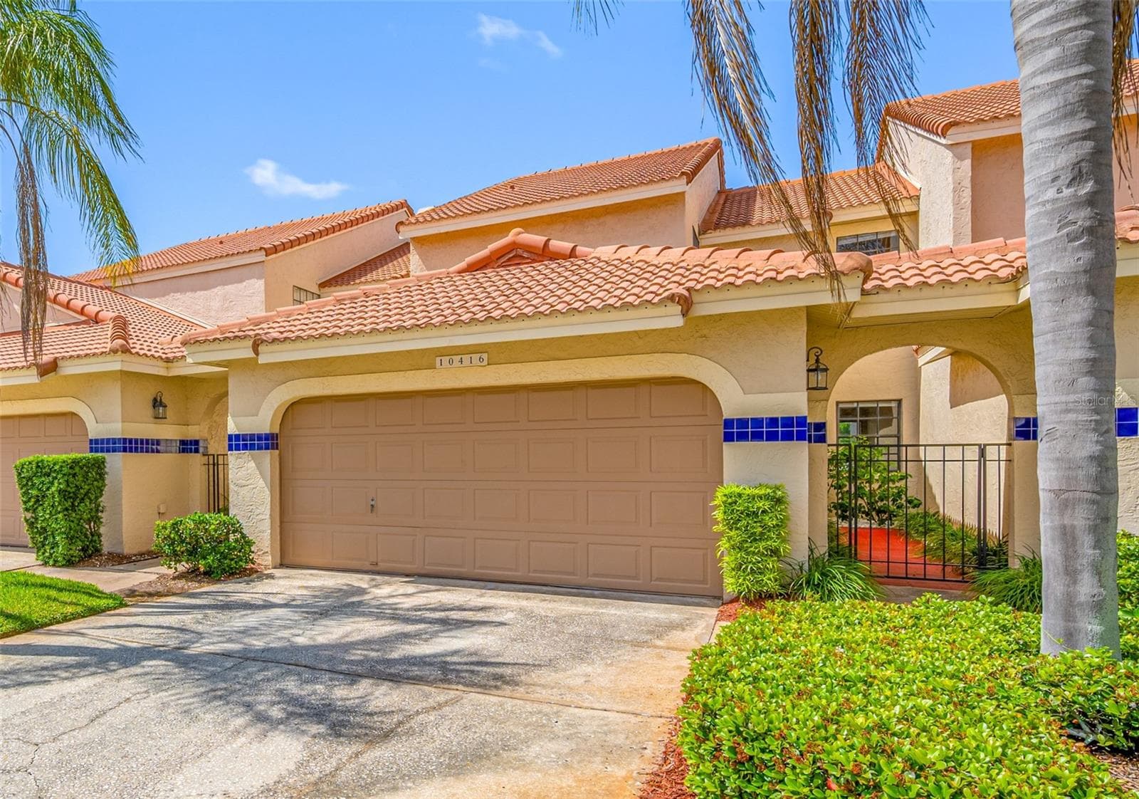 Front of home and entry - 10416 SAINT TROPEZ PL, TAMPA