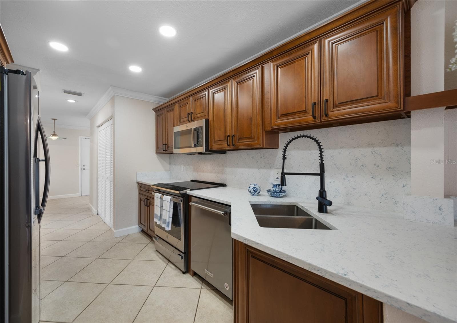 Kitchen - 10416 SAINT TROPEZ PL, TAMPA