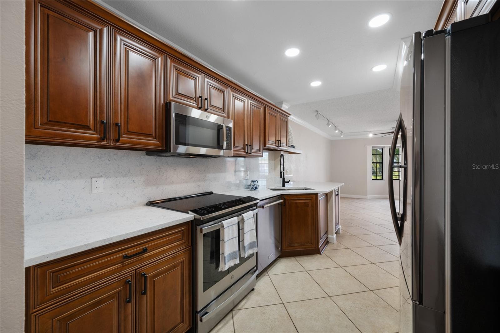 Kitchen - 10416 SAINT TROPEZ PL, TAMPA