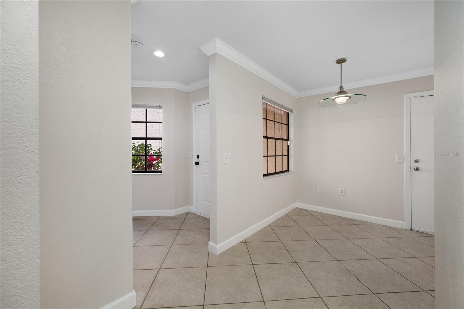 Flex space - Office/den / front door - 10416 SAINT TROPEZ PL, TAMPA