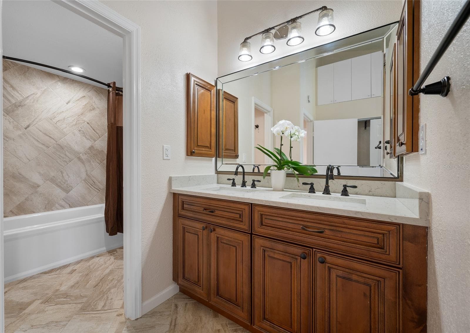 Primary ensuite & double vanities - 10416 SAINT TROPEZ PL, TAMPA