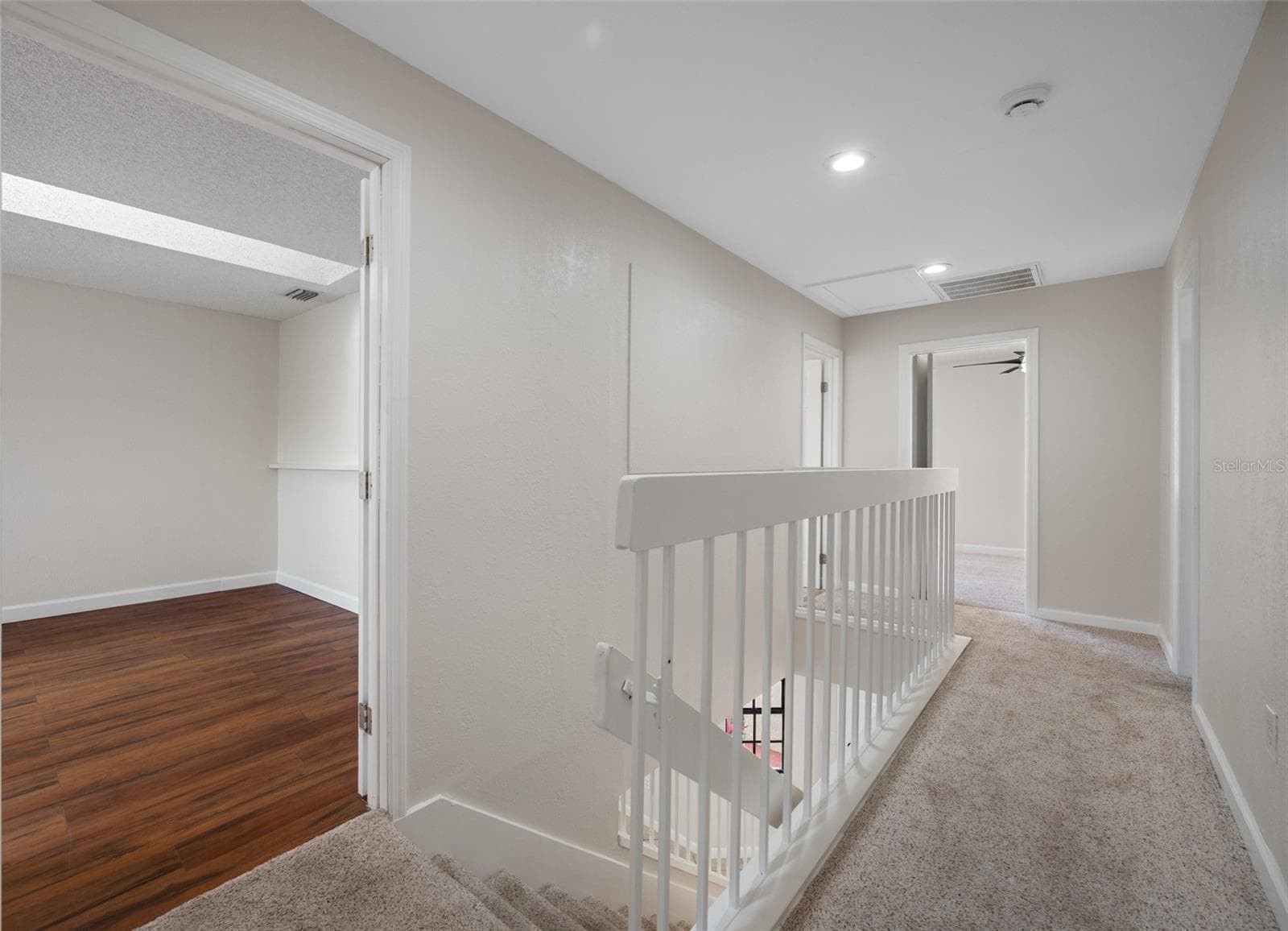 Landing upstairs - 10416 SAINT TROPEZ PL, TAMPA