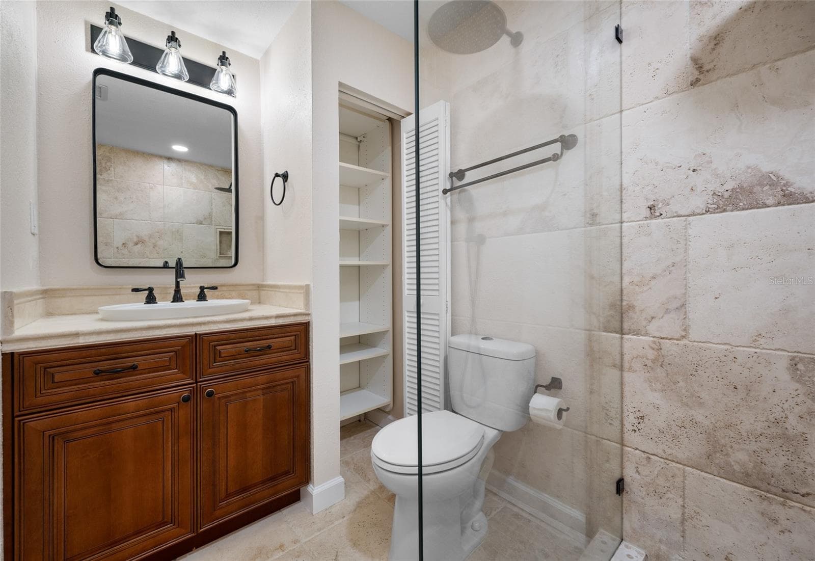 2nd level full bathroom - 10416 SAINT TROPEZ PL, TAMPA